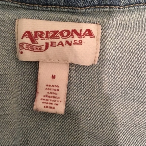 Arizona Jean Company jean jacket. Women’s size medium. Light wash & distressed. - Picture 4 of 6